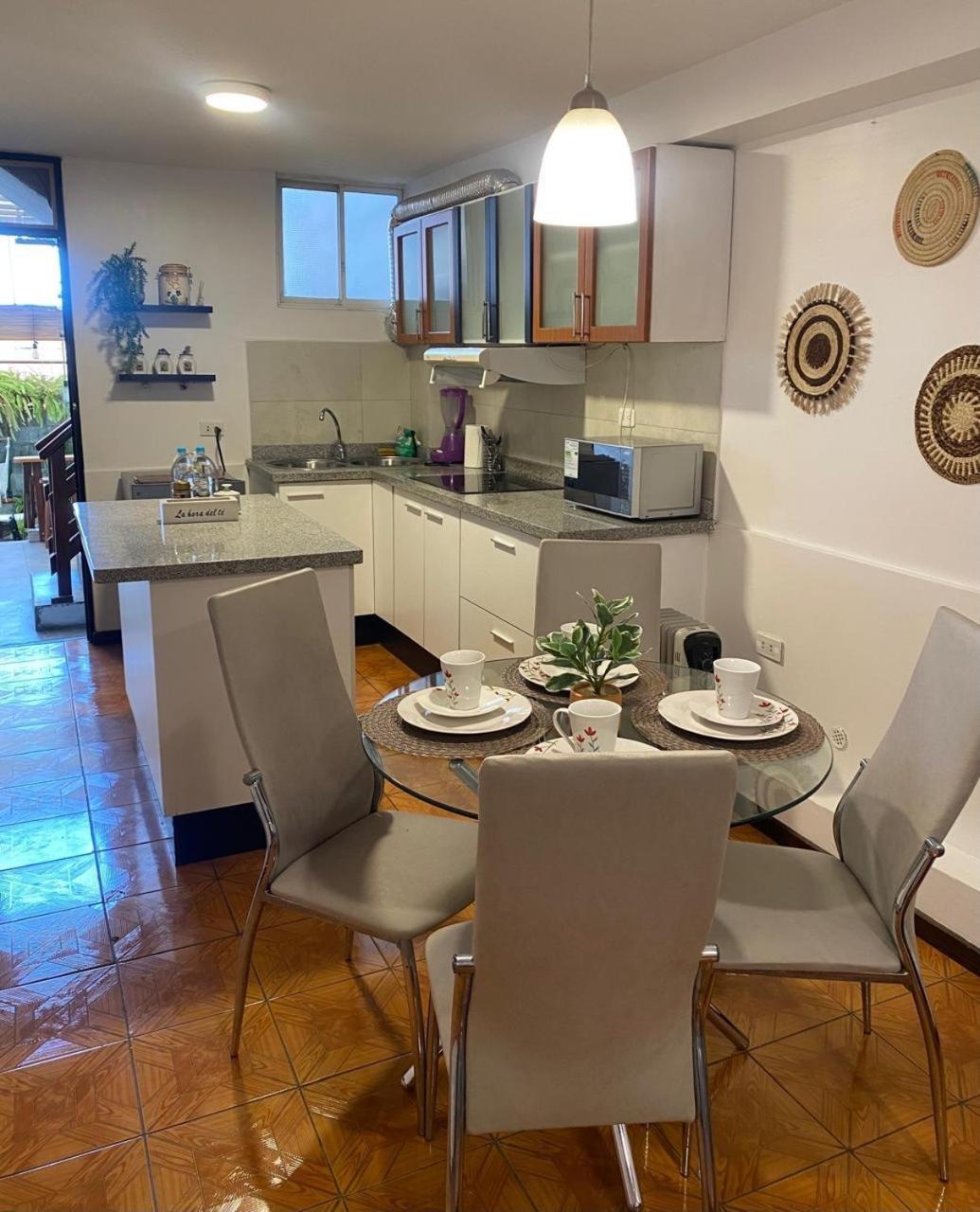 Hospedaje En Quito Norte, Apartamento & Suite Independientes Ngoại thất bức ảnh